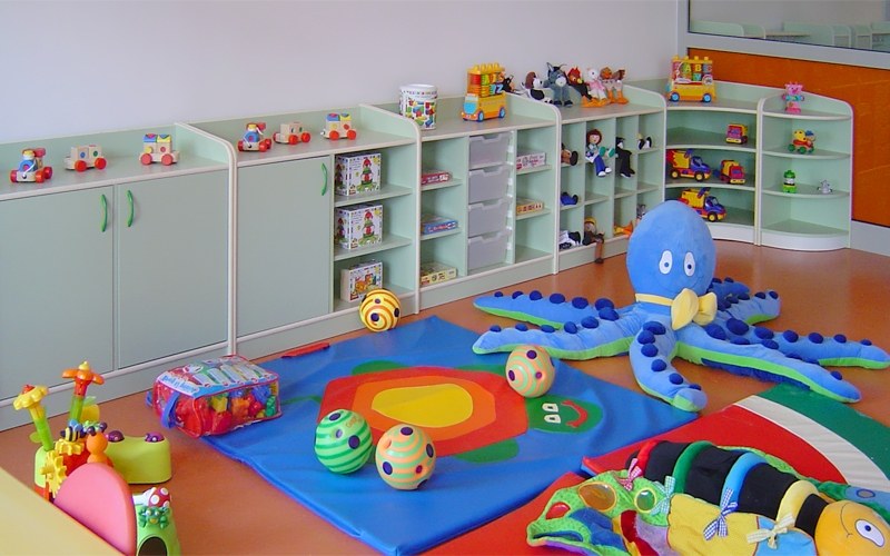 Serviciul Creșe caută îngrijitoare copii